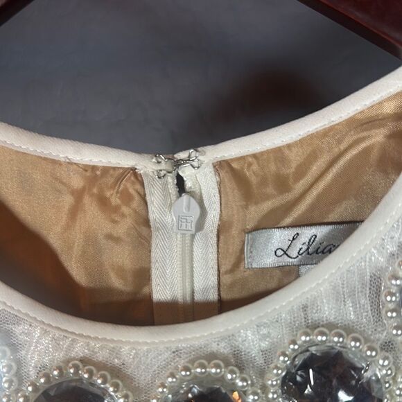 White and Silver Embellished Sheath Cocktail Dress - Picture 7 of 8